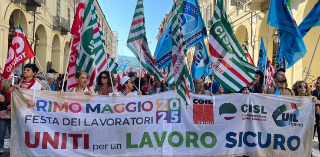 Primo maggio: in 20mila sfilano in corteo a Torino